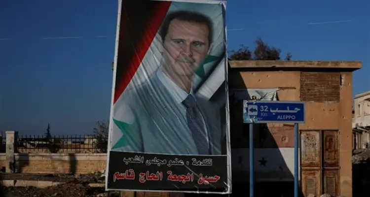 عناصر باللباس المدني يزيلون صور بشار وماهر الأسد من حلب الشرقية، والتفاصيل!!؟: أخبار