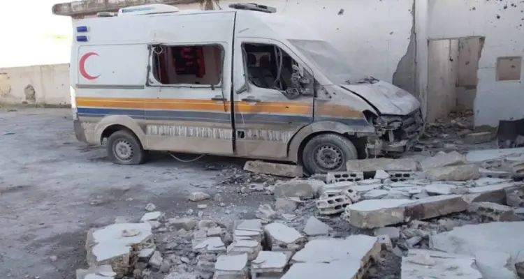 بالفيديو|| مقتل عنصر وإصابة 3 آخرين بجروح جرّاء استهداف أحد مقرّات الدفاع المدني بسهل الغاب بالقذائف الليزرية: أخبار