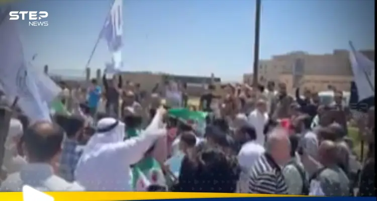 تحت اسم "جمعة الحسم".. احتجاجات بسوريا على عودة نجل رئيس مكتب الأسد المخلوع: أخبار