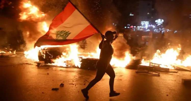 اشتعال خط نفطي في لبنان قادم من دولة عربية بعد ساعات من وصول نفط إيران: أخبار