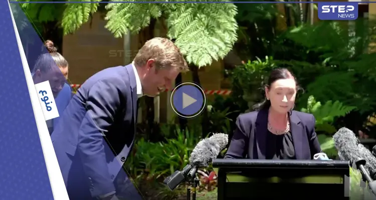 بالفيديو|| عنكبوت ضخم يتسلق قدم وزيرة الصحة الأسترالية في مؤتمر صحفي شاهد ردة فعلها: أخبار