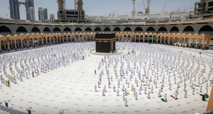 الحج والعمرة تشدد على منع دخول هذه الفئة للصلاة في الحرم المكي أو العمرة: أخبار