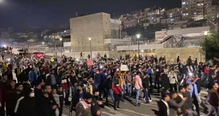 خروج عدة احتجاجات في الأردن تطالب بإسقاط الحكومة والأمير حمزة بن الحسين يصرّح: أخبار