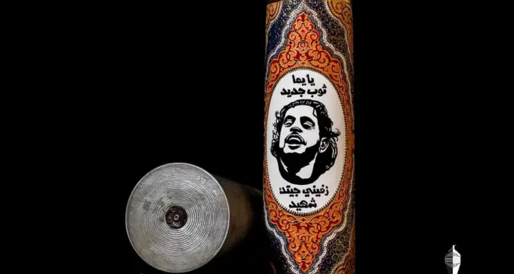 فنان سوري يخلد ذكرى الشهيد عبد الباسط الساروت على مخلفات القذائف (صور): أخبار