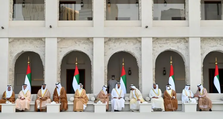 بالفيديو|| نجل ولي عهد أبو ظبي يتزوج ضمن حفل زفاف جماعي.. عروض شعبية وأهازيج تراثية: أخبار