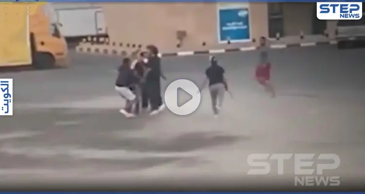 بالفيديو|| مشاجرة بالسيوف في الكويت بمنطقة خالية.. ودهس بالسيارات: أخبار