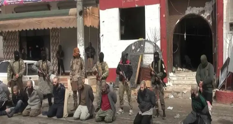 انتقامًا لمقتل قياداتها المهاجرين بتفجير أمس، تحرير الشام تُنفّذ حكم الإعدام بعناصر من التنظيم: أخبار