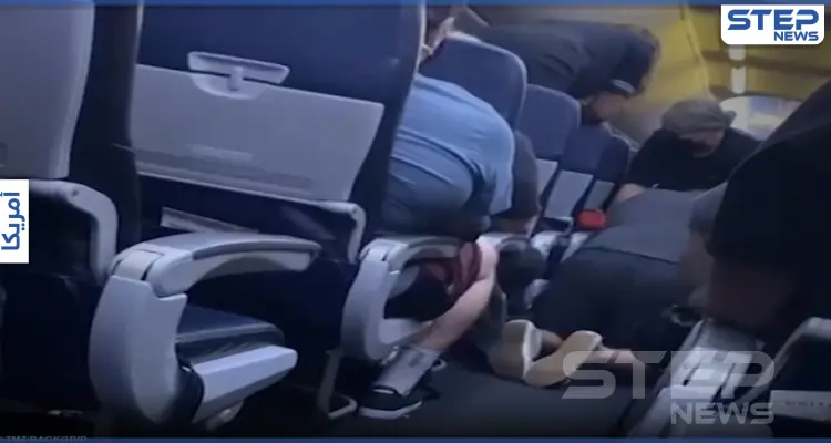 بالفيديو|| رجل يلفظ أنفاسه الأخيرة متأثراً بكورونا على متن طائرة وركّاب يجتمعون لإنعاشه: أخبار