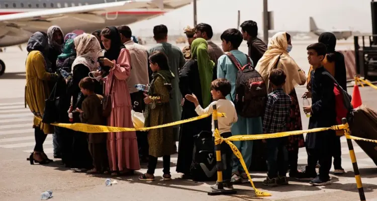 طالبان تكشف شروطها للسماح بمغادرة كابل.. والأردن يوضح مصير الأفغانيين الموجودين على أراضيه: أخبار