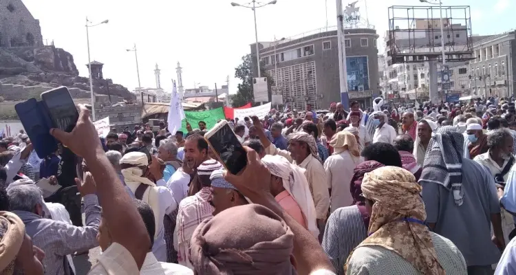 مظاهرة في عدن ضد الحكومة اليمنية بعد يوم من اقتحام قصر المعاشيق: أخبار