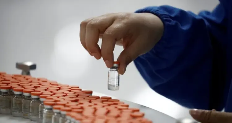 150 ألف جرعة من اللقاح المضاد لفيروس كورونا يصل مطار دمشق.. تعرف على الجهة المرسلة: أخبار