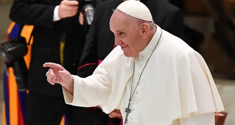 قادماً من روما.. بابا الفاتيكان يصل إلى الأراضي العراقية والصدر يغرّد مرحباً به: أخبار