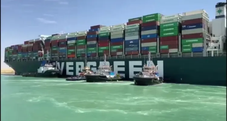 هيئة قناة السويس المصرية تتحدث عن قرب التوصل لاتفاق مع شركة سفينة إيفر غيفين وشرطها لمغادرة طاقم السفينة: أخبار