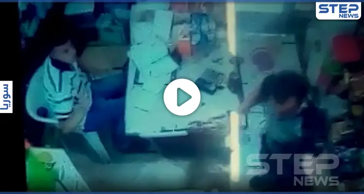 بالفيديو|| سطو مسلح رصدته كاميرا مراقبة على "سوبر ماركت" بدرعا.. بأغرب عملية سرقة قد تشاهدها: أخبار