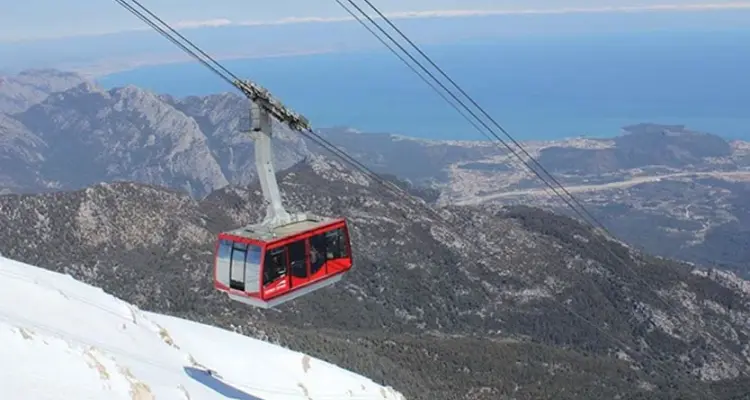 قتلى وإصابات في سقوط تلفريك من أعلى قمة جبال الألب والسلطات في إيطاليا توضح: أخبار