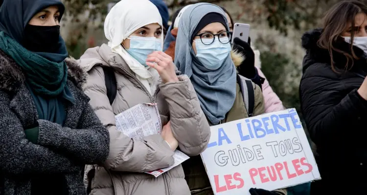 المجلس الأوروبي يُلغي حملة لدعم حقوق المحجبات بعد هجوم فرنسي (فيديو): أخبار