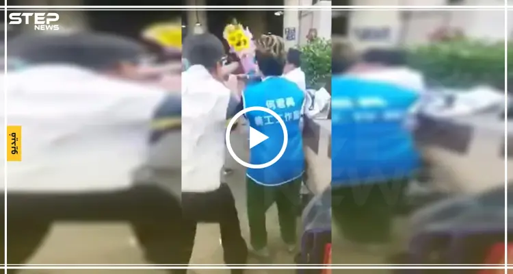 بالفيديو|| طعنه في صدره بعد إعطاءه باقة ورد.. إصابة نائب بالحكومة من قبل أحد الشبان: أخبار