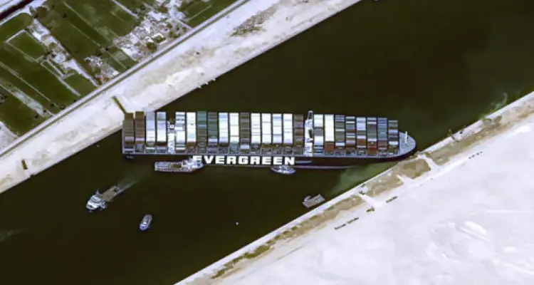 البيت الأبيض يصدر بياناً تعليقاً على حادثة السفينة العالقة بقناة السويس: أخبار