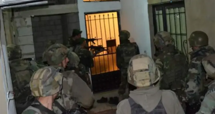 بالفيديو|| شاب لبناني يوثق لحظة اعتقال الجيش له لاعتراضه على وجود نائب حزب الله بحسينية: أخبار