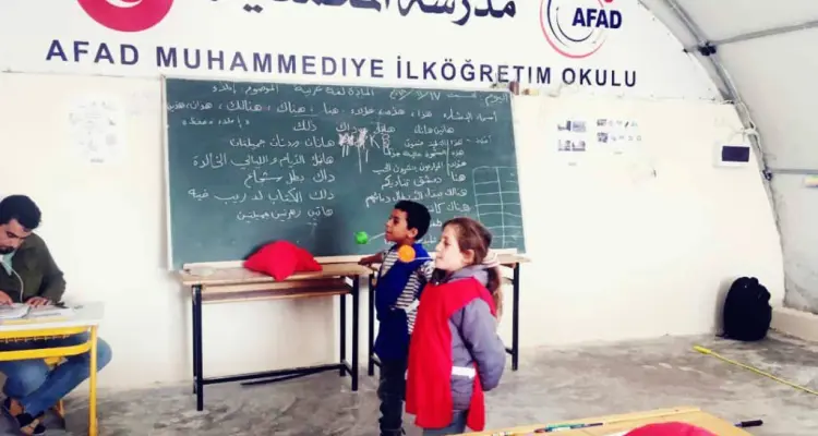 جانب من تعليم الأطفال في مخيم المحمدية بمنطقة عفرين شمال حلب: أخبار