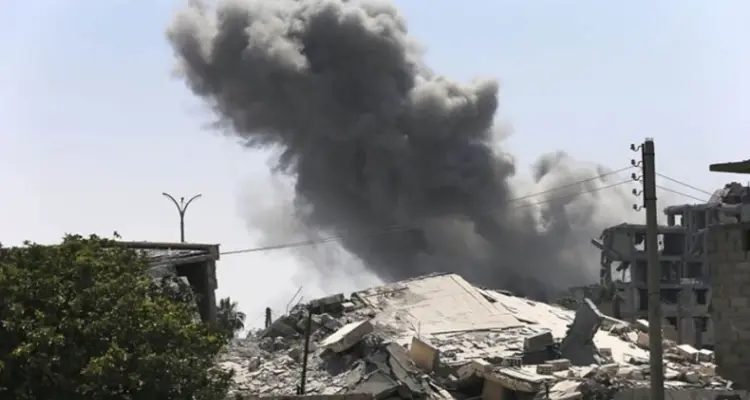 غارات بالفوسفور الأبيض على مخيم الباغوز، وداعش يُسلّم عدداً من الأسرى لـ"قسد": أخبار