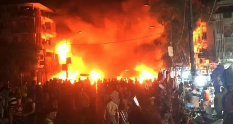 بالفيديو|| انفجار في حي الكرادة وسط بغداد.. والقوات الأمنية تغلق مداخل المنطقة: أخبار