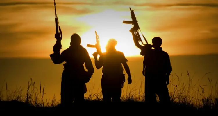 داعش يستنزف قسد بمعارك ديرالزور ويخسر قياديًّا بصفوفه: أخبار