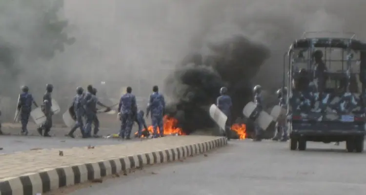 قتلى وجرحى في السودان على يد عناصر الأمن، والسلطات تفرض حظر تجول: أخبار