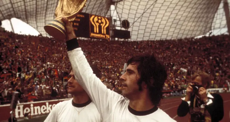 بايرن ميونخ ينعي أسطورة كرة القدم الألماني صاحب الأرقام الذي أتعب النجوم: أخبار