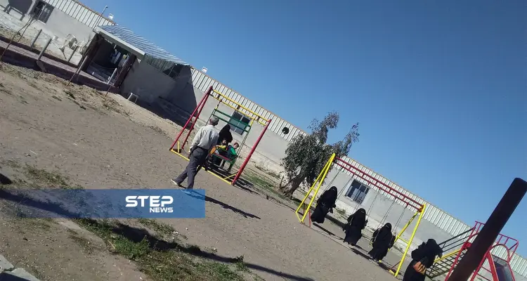 شاهد|| بحجة الاشتباه.. عناصر "قسد" يخرجون فتيات منقبات من الحديقة العامة بالرقة: أخبار