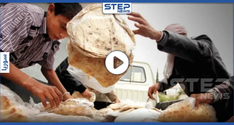 بالفيديو || النظام السوري يذل أهالي حلب بـ"ماراثون" الجري خلف سيارات توزيع الخبز: أخبار