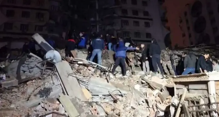 زلزال عنيف في تركيا شعرت به الدول المجاورة.. وعشرات الوفيات ومئات الإصابات (فيديو): أخبار