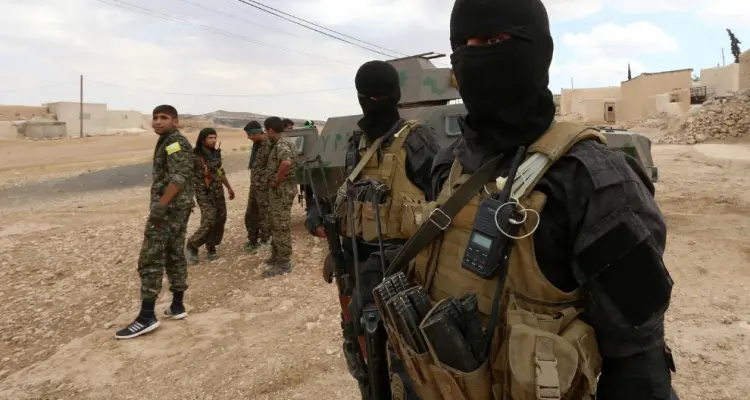 بالفيديو|| احتجاجات وقطع للطرقات بريف دير الزور وقسد تعلن تشكيل قوات "الفزعة" من أبناء العشائر العربية: أخبار