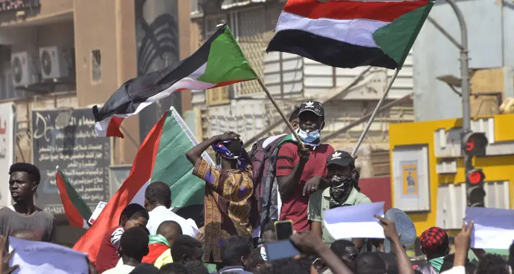 الخارجية السودانية تؤكد أن مصير حمدوك وأعضاء حكومته "غير معلوم".. والبرهان يصدر بياناً هاماً: أخبار