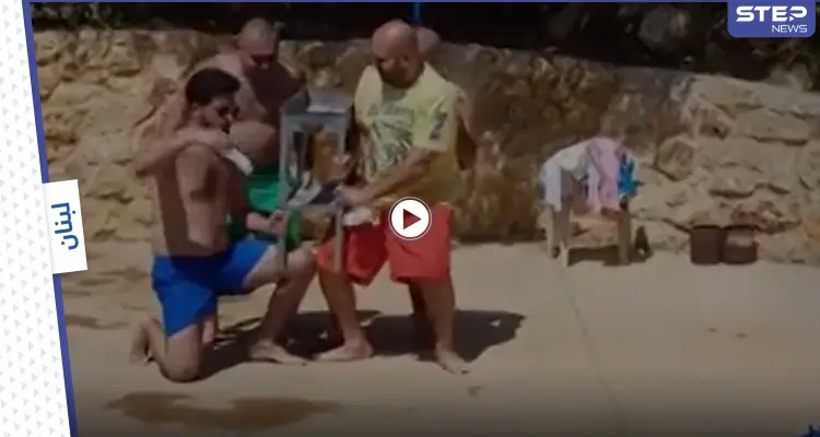 بالفيديو|| مع "رقصة التابوت".. شباب يودعون منقل المشاوي بطريقة طريفة في لبنان: أخبار