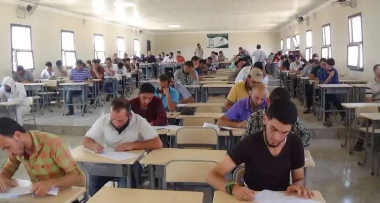 ذوو طلبة سراقب يُطالبون بتدريس مناهج الأسد، لاعتمادها بالمقارنة مع مناهج المعارضة!!: أخبار