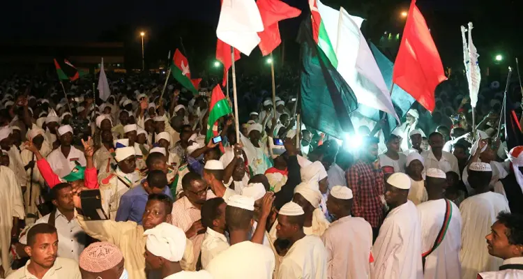 قيادة الجيش السوداني توقف الإذاعة والتلفزيون وتنوه لبيان هام سيصدر قريباً: أخبار