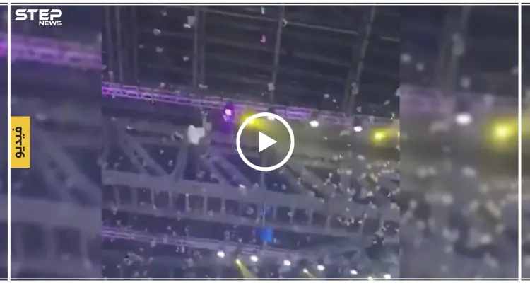 لن تصدق.. السماء تمطر دولارات في مؤتمرٍ للاستثمار في روسيا (فيديو): أخبار