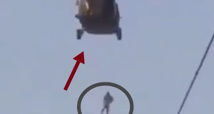 بالفيديو|| "فيلم رعب حقيقي".. تدلي شخص "يبدو ميتاً" من طائرة أمريكية يقودها عناصر من طالبان: أخبار