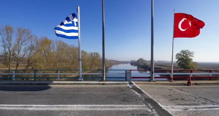 اليونان تقرّ معاهدة دفاع مع فرنسا ووزير الخارجية التركي يصعّد لهجة الخطاب: أخبار