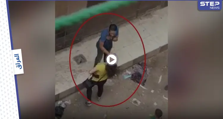 بالفيديو|| شاب يتحرش بفتاة في شارع عام بمصر وتنهال عليه اللكمات من كل حدب وصوب: أخبار