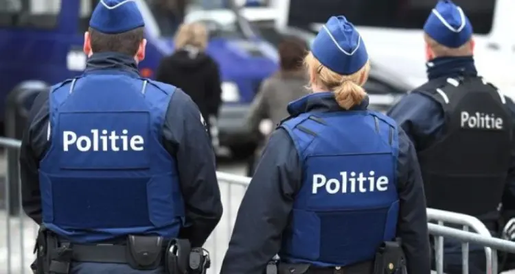 بسبب تهديد بوجود قنبلة.. الشرطة الهولندية تخلي مبنى البرلمان والمنطقة المحيطة: أخبار