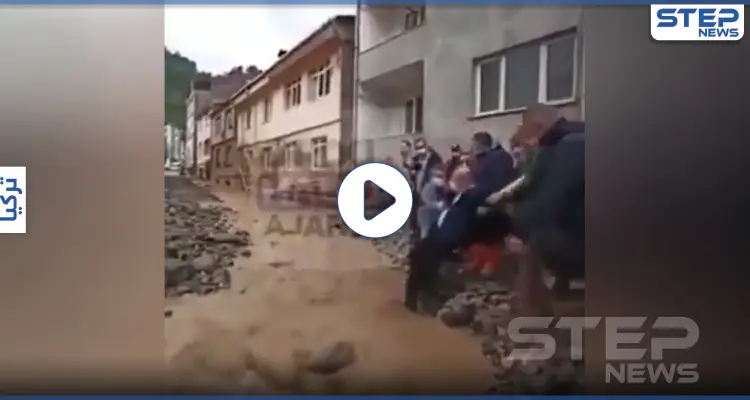 بالفيديو|| لقطات محرجة لوزير الداخلية التركي سليمان صويلو لحظة انزلاقه بالسيول: أخبار