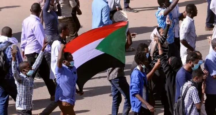 بالفيديو|| مظاهرات قرب القصر الجمهوري في الخرطوم ورسائل مسرّبة تفضح مخططاً إخوانياً خطيراً وواشنطن تعلّق: أخبار