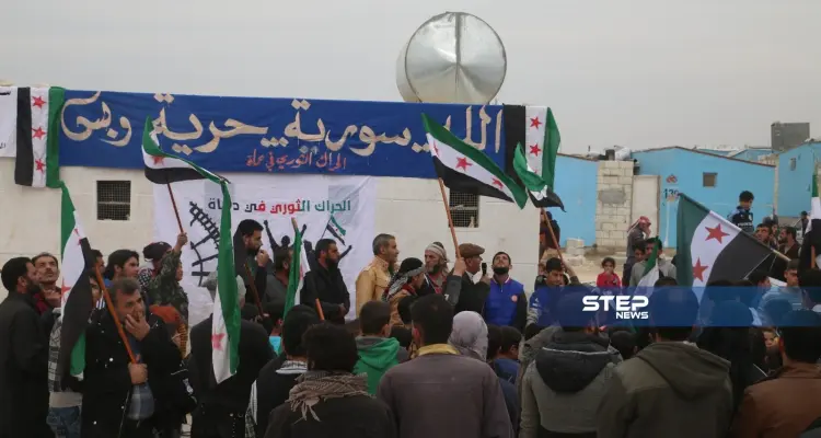 بالصور || مظاهرة بالمخيمات الحدودية مع تركيا طالبت بإسقاط النظام وإيقاف القصف على إدلب: أخبار