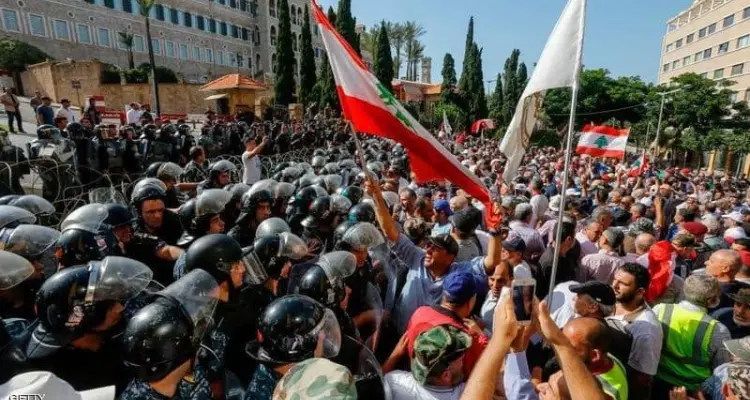 معتصمون يحاصرون منزل وزير الداخلية اللبناني ويصطدمون مع الأمن وروسيا تهاجم أوروبا بسبب لبنان: أخبار