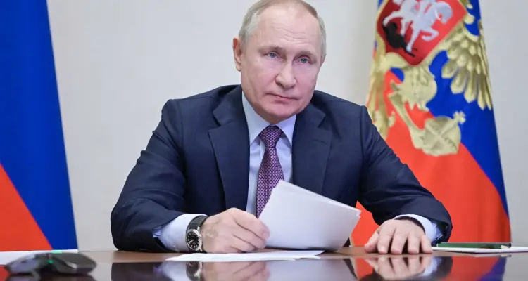 روسيا تسحب معدات عسكرية من حدود أوكرانيا وبوتين يضع قرار الحرب بيد الخبراء العسكريين: أخبار