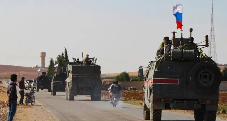 أهالي ريف عين العرب يعترضون طريق أول دورية روسية _ تركية عقب قصف المدينة الأخير (فيديو): أخبار