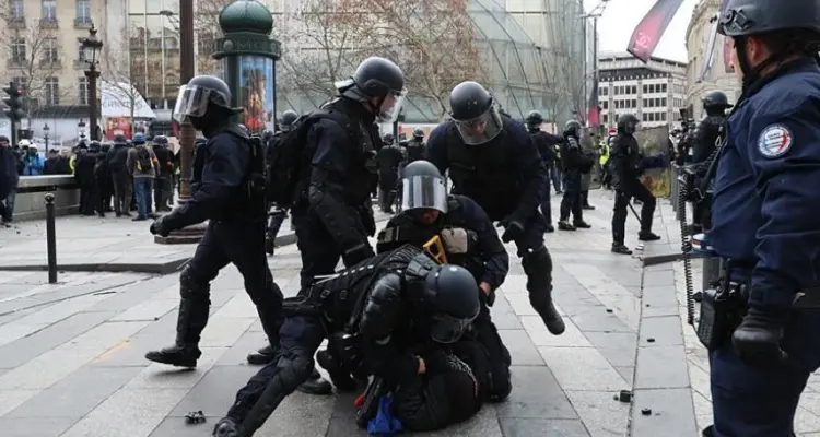 وزير الداخلية الفرنسي يكشف معلومات حول منفذ هجوم نانت: أخبار