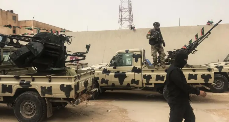 مع تعثر الانتخابات.. حشود عسكرية "مجهولة" تُغلق الطرقات جنوب طرابلس (صور): أخبار